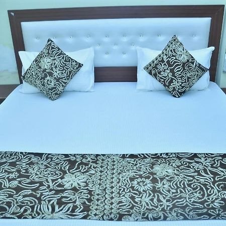 Awesome Home Stay Агра Экстерьер фото